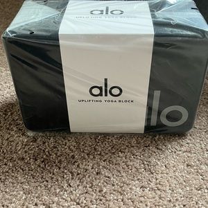 ALO Uplifting Yoga block